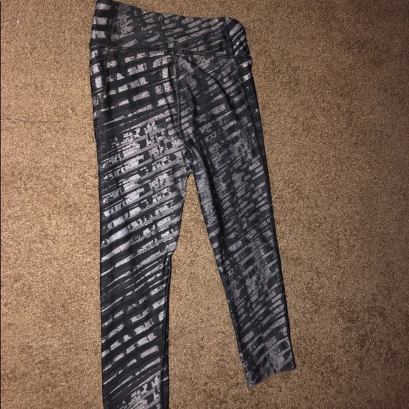 under amour leggings not full length - Picture 3 of 3